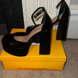 Rouge Crane black platform heels